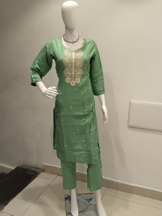 Embroidered 2 Piece SEt